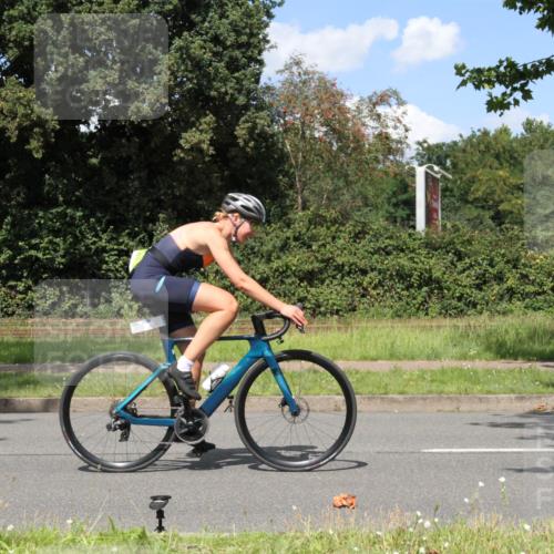 10.08.2025 - GEWOBA Citytriathlon Bremen Yannick Fuchs http://msf.ph/oto/8572043 10.08.2025 14:45:52 Radfahren 99, 160, 166, 182, 269, 273, 404, 441 meine-sportfotos.de