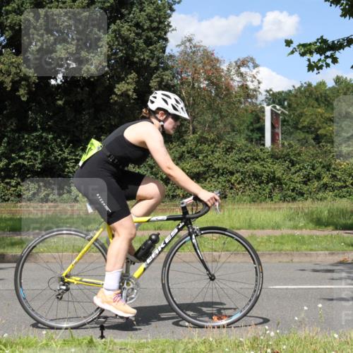 10.08.2025 - GEWOBA Citytriathlon Bremen Yannick Fuchs http://msf.ph/oto/8572049 10.08.2025 14:46:00 Radfahren 61, 99, 166, 182, 269, 363, 404, 441 meine-sportfotos.de