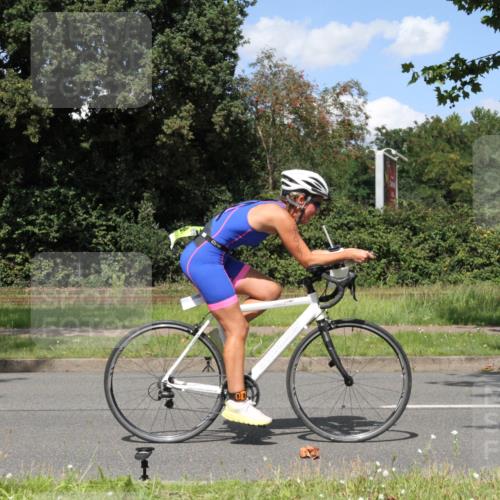 10.08.2025 - GEWOBA Citytriathlon Bremen Yannick Fuchs http://msf.ph/oto/8572058 10.08.2025 14:46:23 Radfahren 270, 358, 363, 422, 499 meine-sportfotos.de