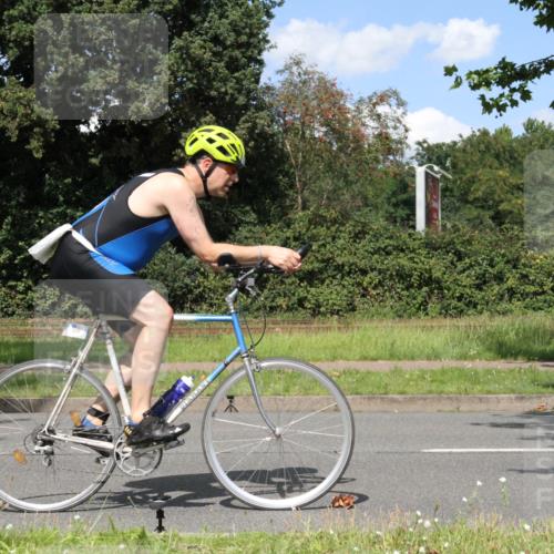 10.08.2025 - GEWOBA Citytriathlon Bremen Yannick Fuchs http://msf.ph/oto/8572059 10.08.2025 14:46:24 Radfahren 270, 358, 363, 422, 499 meine-sportfotos.de