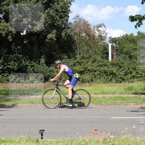 10.08.2025 - GEWOBA Citytriathlon Bremen Yannick Fuchs http://msf.ph/oto/8572069 10.08.2025 14:46:57 Radfahren 128, 140, 158, 320, 396 meine-sportfotos.de
