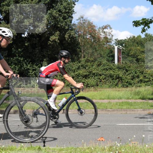 10.08.2025 - GEWOBA Citytriathlon Bremen Yannick Fuchs http://msf.ph/oto/8572070 10.08.2025 14:46:58 Radfahren 128, 140, 158, 320, 396 meine-sportfotos.de
