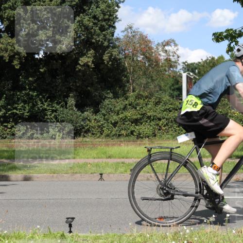 10.08.2025 - GEWOBA Citytriathlon Bremen Yannick Fuchs http://msf.ph/oto/8572071 10.08.2025 14:46:58 Radfahren 128, 140, 158, 320, 396 meine-sportfotos.de