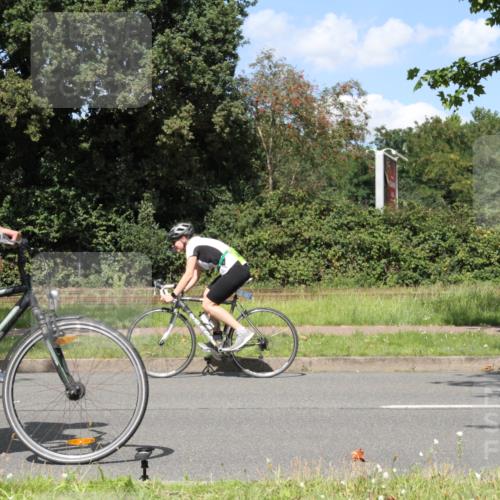 10.08.2025 - GEWOBA Citytriathlon Bremen Yannick Fuchs http://msf.ph/oto/8572076 10.08.2025 14:47:14 Radfahren 140, 220 meine-sportfotos.de