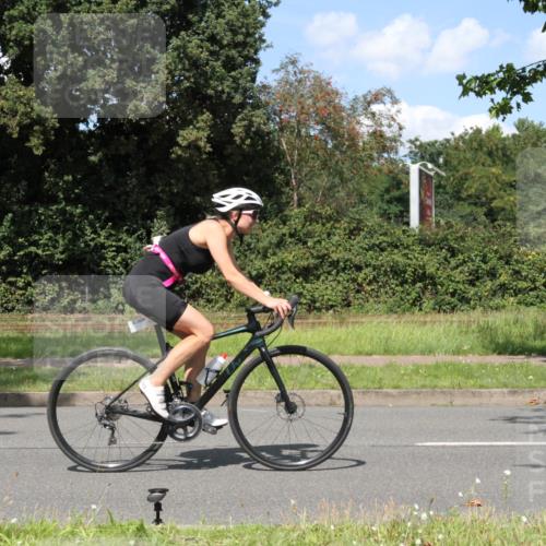 10.08.2025 - GEWOBA Citytriathlon Bremen Yannick Fuchs http://msf.ph/oto/8572085 10.08.2025 14:47:44 Radfahren 367, 382, 418, 448, 467, 483 meine-sportfotos.de