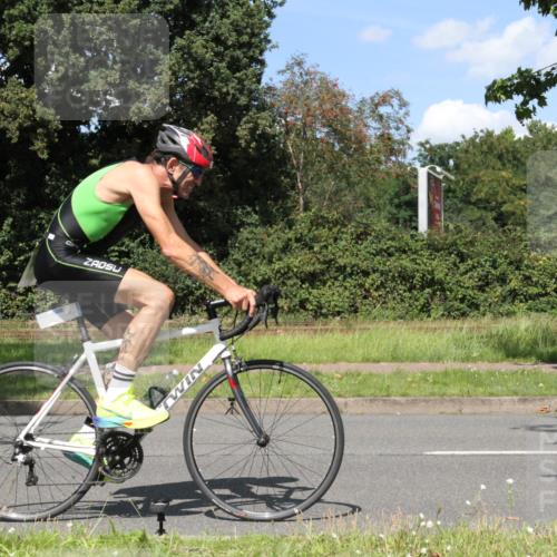 10.08.2025 - GEWOBA Citytriathlon Bremen Yannick Fuchs http://msf.ph/oto/8572138 10.08.2025 14:49:09 Radfahren 318, 351, 373, 401, 403 meine-sportfotos.de