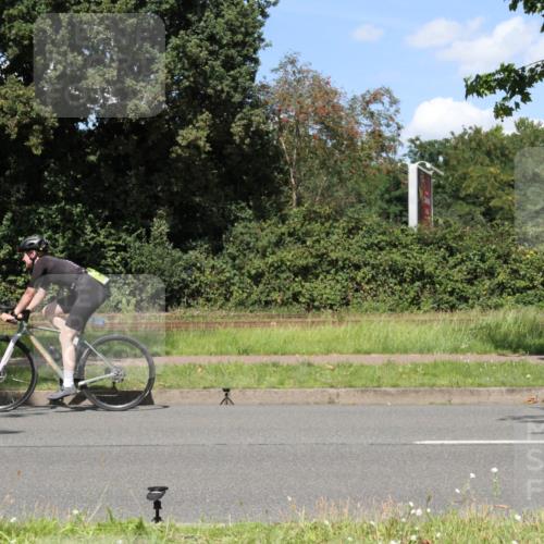 10.08.2025 - GEWOBA Citytriathlon Bremen Yannick Fuchs http://msf.ph/oto/8572140 10.08.2025 14:49:10 Radfahren 318, 351, 373, 401, 403 meine-sportfotos.de