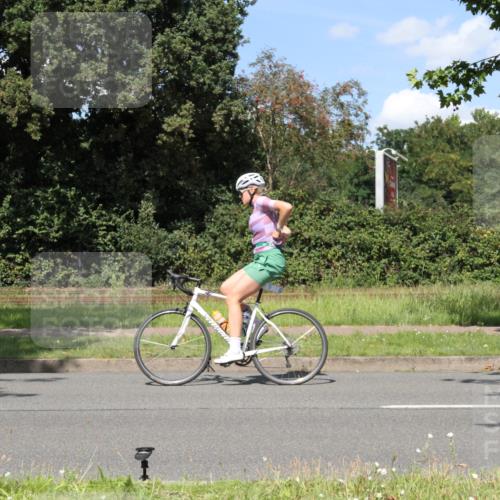 10.08.2025 - GEWOBA Citytriathlon Bremen Yannick Fuchs http://msf.ph/oto/8572142 10.08.2025 14:49:15 Radfahren 318, 351, 373, 401, 403 meine-sportfotos.de