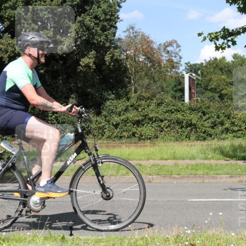10.08.2025 - GEWOBA Citytriathlon Bremen Yannick Fuchs http://msf.ph/oto/8572165 10.08.2025 14:49:56 Radfahren 6, 120, 169, 193, 293, 305, 322, 356, 400, 407, 466, 509 meine-sportfotos.de