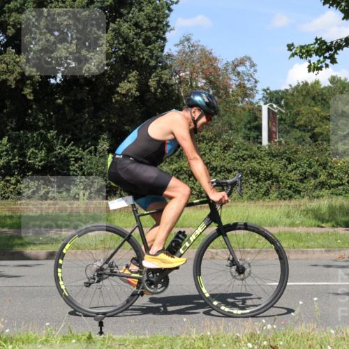 10.08.2025 - GEWOBA Citytriathlon Bremen Yannick Fuchs http://msf.ph/oto/8572168 10.08.2025 14:50:05 Radfahren 120, 193, 293, 322, 352, 356, 400, 410, 509 meine-sportfotos.de