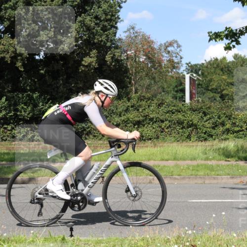 10.08.2025 - GEWOBA Citytriathlon Bremen Yannick Fuchs http://msf.ph/oto/8572170 10.08.2025 14:50:09 Radfahren 120, 293, 322, 352, 356, 400, 410 meine-sportfotos.de