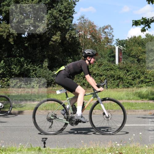 10.08.2025 - GEWOBA Citytriathlon Bremen Yannick Fuchs http://msf.ph/oto/8572172 10.08.2025 14:50:10 Radfahren 120, 293, 322, 352, 356, 400, 410 meine-sportfotos.de