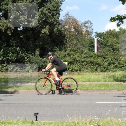 10.08.2025 - GEWOBA Citytriathlon Bremen Yannick Fuchs http://msf.ph/oto/8572174 10.08.2025 14:50:13 Radfahren 120, 293, 352, 356, 400, 410, 504 meine-sportfotos.de