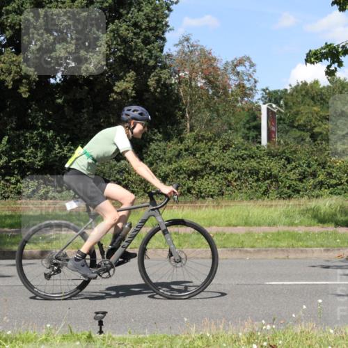 10.08.2025 - GEWOBA Citytriathlon Bremen Yannick Fuchs http://msf.ph/oto/8572175 10.08.2025 14:50:13 Radfahren 120, 293, 352, 356, 400, 410, 504 meine-sportfotos.de