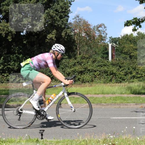 10.08.2025 - GEWOBA Citytriathlon Bremen Yannick Fuchs http://msf.ph/oto/8572177 10.08.2025 14:50:15 Radfahren 120, 352, 356, 400, 410, 504 meine-sportfotos.de