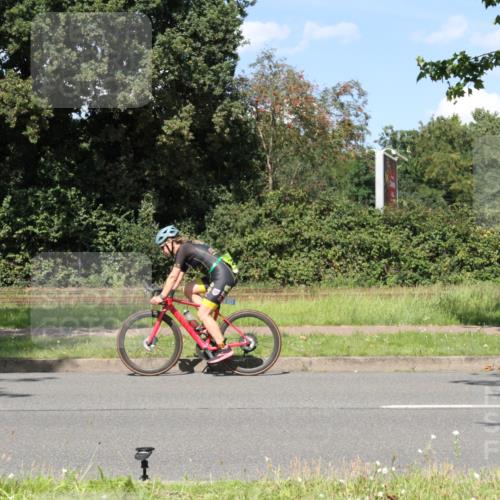 10.08.2025 - GEWOBA Citytriathlon Bremen Yannick Fuchs http://msf.ph/oto/8572190 10.08.2025 14:50:47 Radfahren 275, 416 meine-sportfotos.de