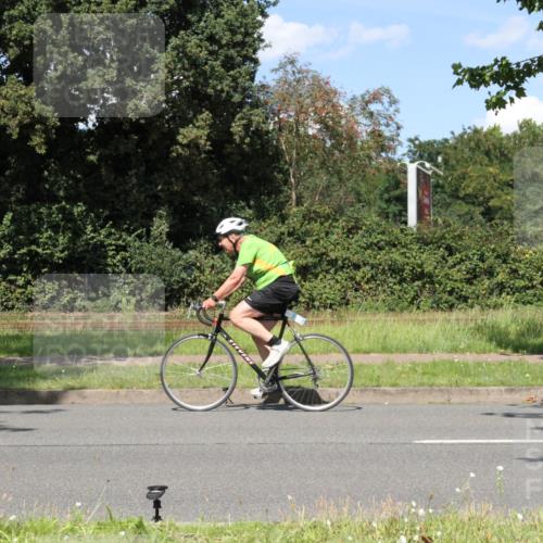 10.08.2025 - GEWOBA Citytriathlon Bremen Yannick Fuchs http://msf.ph/oto/8572193 10.08.2025 14:51:02 Radfahren 275, 379, 411, 470, 494 meine-sportfotos.de
