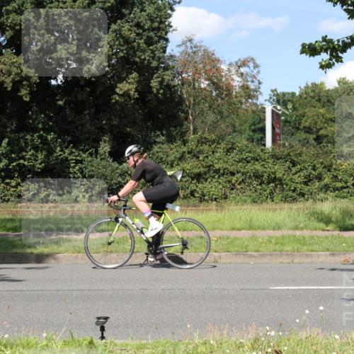 10.08.2025 - GEWOBA Citytriathlon Bremen Yannick Fuchs http://msf.ph/oto/8572208 10.08.2025 14:51:26 Radfahren 212, 338, 374, 399, 468, 492, 494 meine-sportfotos.de