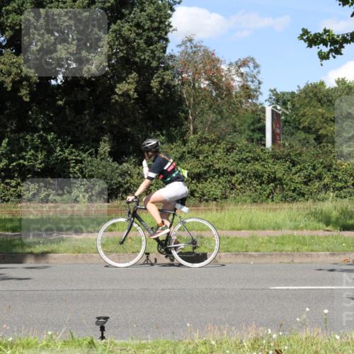 10.08.2025 - GEWOBA Citytriathlon Bremen Yannick Fuchs http://msf.ph/oto/8572210 10.08.2025 14:51:27 Radfahren 212, 338, 374, 399, 468, 492, 494 meine-sportfotos.de