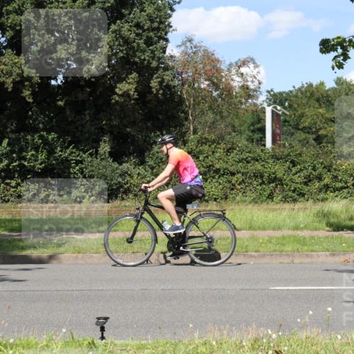 10.08.2025 - GEWOBA Citytriathlon Bremen Yannick Fuchs http://msf.ph/oto/8572229 10.08.2025 14:52:10 Radfahren 315, 321, 327, 341, 361, 368, 381, 412, 428, 496, 520 meine-sportfotos.de