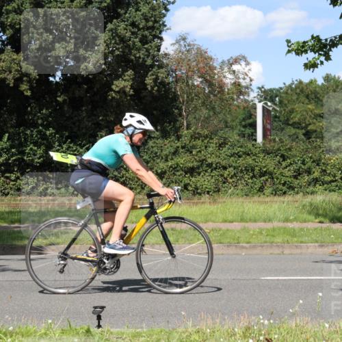 10.08.2025 - GEWOBA Citytriathlon Bremen Yannick Fuchs http://msf.ph/oto/8572239 10.08.2025 14:52:24 Radfahren 327, 329, 347, 361, 381, 412, 439, 469, 496, 520 meine-sportfotos.de