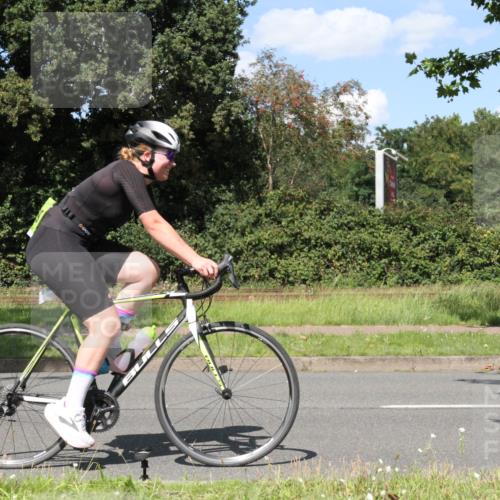 10.08.2025 - GEWOBA Citytriathlon Bremen Yannick Fuchs http://msf.ph/oto/8572241 10.08.2025 14:52:28 Radfahren 327, 329, 347, 361, 381, 439, 469, 496, 520 meine-sportfotos.de