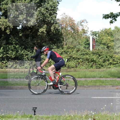 10.08.2025 - GEWOBA Citytriathlon Bremen Yannick Fuchs http://msf.ph/oto/8572278 10.08.2025 14:53:33 Radfahren 419, 501 meine-sportfotos.de