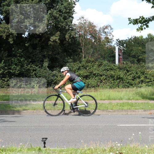 10.08.2025 - GEWOBA Citytriathlon Bremen Yannick Fuchs http://msf.ph/oto/8572292 10.08.2025 14:54:04 Radfahren 300, 345, 362, 433, 434, 473, 485, 508, 519 meine-sportfotos.de