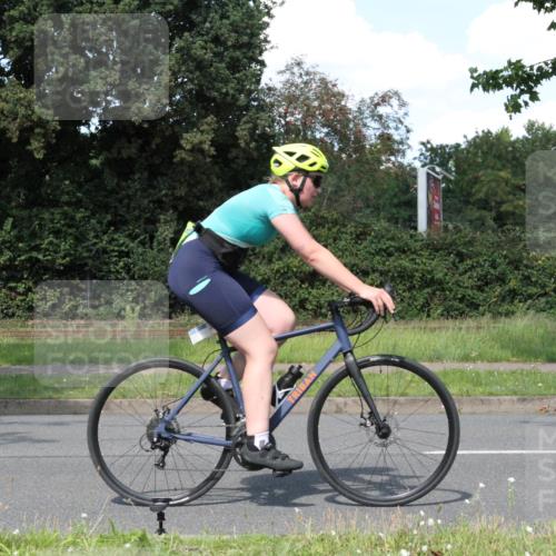 10.08.2025 - GEWOBA Citytriathlon Bremen Yannick Fuchs http://msf.ph/oto/8572324 10.08.2025 14:55:03 Radfahren 335, 357, 375, 424, 430, 450, 451, 511, 524 meine-sportfotos.de
