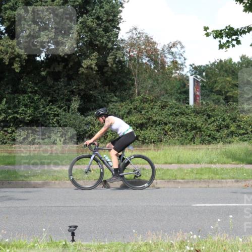 10.08.2025 - GEWOBA Citytriathlon Bremen Yannick Fuchs http://msf.ph/oto/8572331 10.08.2025 14:55:12 Radfahren 284, 357, 375, 424, 430, 443, 450, 451, 511, 524 meine-sportfotos.de