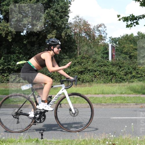 10.08.2025 - GEWOBA Citytriathlon Bremen Yannick Fuchs http://msf.ph/oto/8572333 10.08.2025 14:55:15 Radfahren 284, 424, 430, 443, 450, 451, 465, 511, 524 meine-sportfotos.de