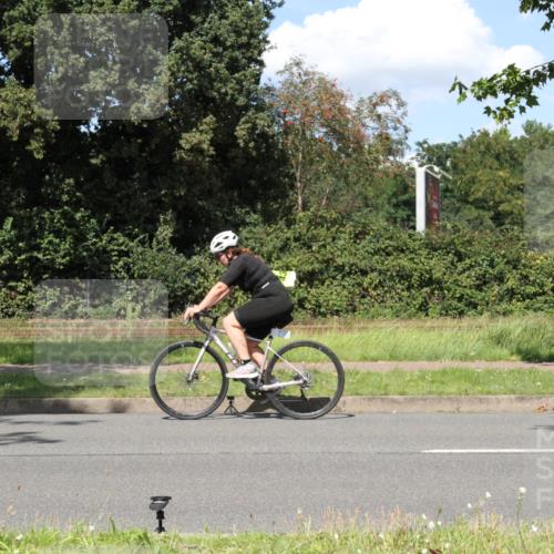 10.08.2025 - GEWOBA Citytriathlon Bremen Yannick Fuchs http://msf.ph/oto/8572353 10.08.2025 14:56:37 Radfahren 299, 392 meine-sportfotos.de