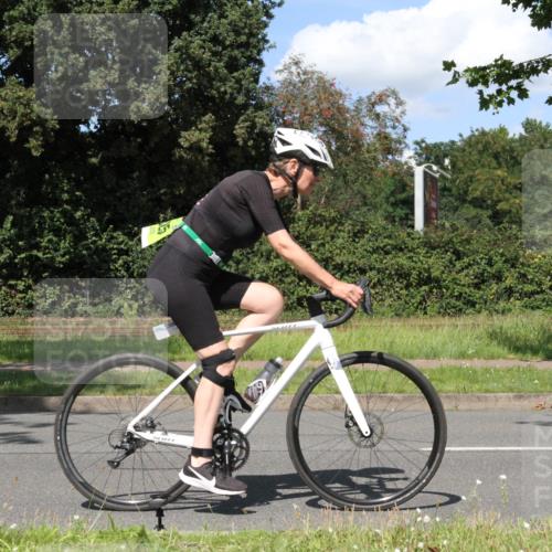 10.08.2025 - GEWOBA Citytriathlon Bremen Yannick Fuchs http://msf.ph/oto/8572365 10.08.2025 14:57:37 Radfahren 340, 398, 413, 420, 437, 452 meine-sportfotos.de