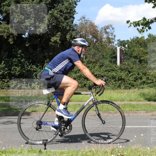 10.08.2025 - GEWOBA Citytriathlon Bremen Yannick Fuchs http://msf.ph/oto/8572380 10.08.2025 14:58:50 Radfahren 319, 521 meine-sportfotos.de