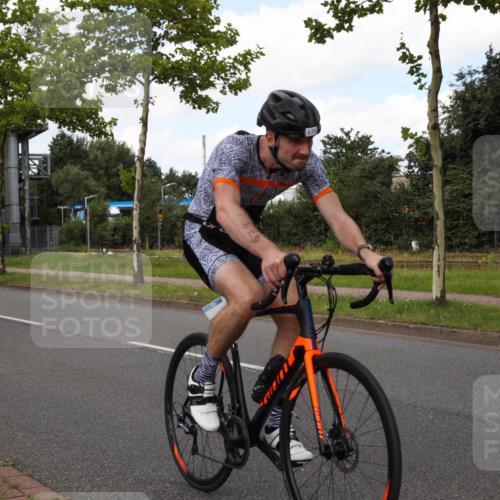 10.08.2025 - GEWOBA Citytriathlon Bremen Yannick Fuchs http://msf.ph/oto/8572466 10.08.2025 12:47:56 Radfahren 566, 587, 590, 656, 679, 767, 801, 884, 916, 941, 943, 951 meine-sportfotos.de