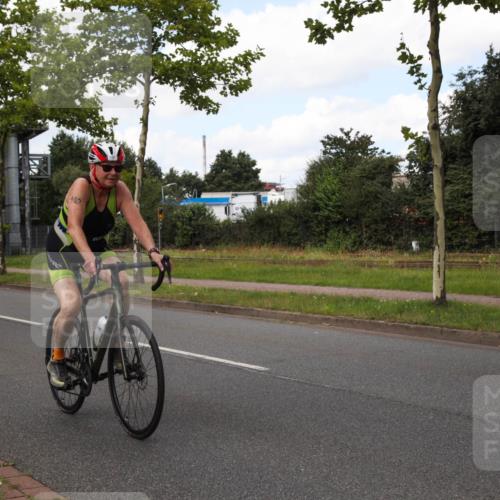 10.08.2025 - GEWOBA Citytriathlon Bremen Yannick Fuchs http://msf.ph/oto/8572473 10.08.2025 12:48:02 Radfahren 587, 656, 679, 699, 767, 884, 916, 927, 941, 943 meine-sportfotos.de