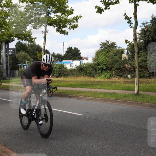 10.08.2025 - GEWOBA Citytriathlon Bremen Yannick Fuchs http://msf.ph/oto/8572487 10.08.2025 12:48:29 Radfahren 564, 630, 839, 876, 1026 meine-sportfotos.de