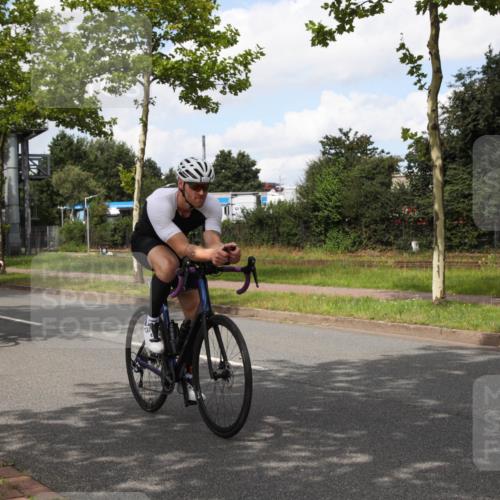 10.08.2025 - GEWOBA Citytriathlon Bremen Yannick Fuchs http://msf.ph/oto/8572495 10.08.2025 12:48:41 Radfahren 564, 616, 621, 627, 630, 655, 657, 687, 717, 793, 839, 857, 876, 897, 932, 1026 meine-sportfotos.de