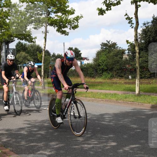 10.08.2025 - GEWOBA Citytriathlon Bremen Yannick Fuchs http://msf.ph/oto/8572496 10.08.2025 12:48:42 Radfahren 564, 578, 616, 621, 627, 630, 655, 657, 687, 717, 793, 839, 857, 876, 897, 932, 1026 meine-sportfotos.de
