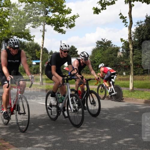 10.08.2025 - GEWOBA Citytriathlon Bremen Yannick Fuchs http://msf.ph/oto/8572497 10.08.2025 12:48:42 Radfahren 564, 578, 616, 621, 627, 630, 655, 657, 687, 717, 793, 839, 857, 876, 897, 932, 1026 meine-sportfotos.de