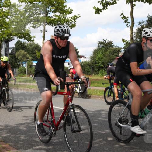 10.08.2025 - GEWOBA Citytriathlon Bremen Yannick Fuchs http://msf.ph/oto/8572498 10.08.2025 12:48:42 Radfahren 564, 578, 616, 621, 627, 630, 655, 657, 687, 717, 793, 839, 857, 876, 897, 932, 1026 meine-sportfotos.de
