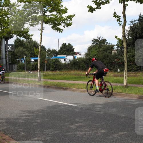 10.08.2025 - GEWOBA Citytriathlon Bremen Yannick Fuchs http://msf.ph/oto/8572531 10.08.2025 12:49:09 Radfahren 593, 641, 649, 682, 806, 840, 863, 950, 1010, 1027 meine-sportfotos.de