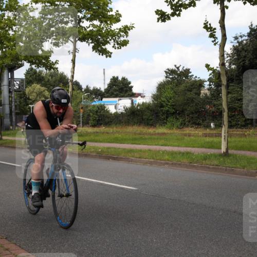 10.08.2025 - GEWOBA Citytriathlon Bremen Yannick Fuchs http://msf.ph/oto/8572534 10.08.2025 12:49:20 Radfahren 560, 593, 702, 774, 806, 840, 841, 888, 942, 950 meine-sportfotos.de