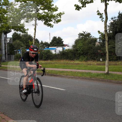 10.08.2025 - GEWOBA Citytriathlon Bremen Yannick Fuchs http://msf.ph/oto/8572569 10.08.2025 12:50:00 Radfahren 552, 648, 688, 692, 722, 741, 838, 856, 935, 959 meine-sportfotos.de