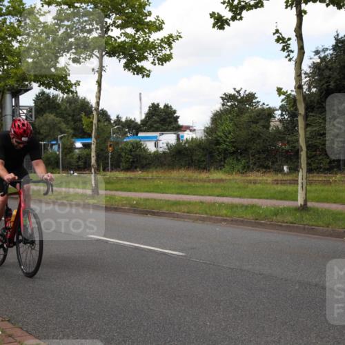 10.08.2025 - GEWOBA Citytriathlon Bremen Yannick Fuchs http://msf.ph/oto/8572571 10.08.2025 12:50:05 Radfahren 552, 692, 722, 741, 752, 838, 852, 935, 959 meine-sportfotos.de