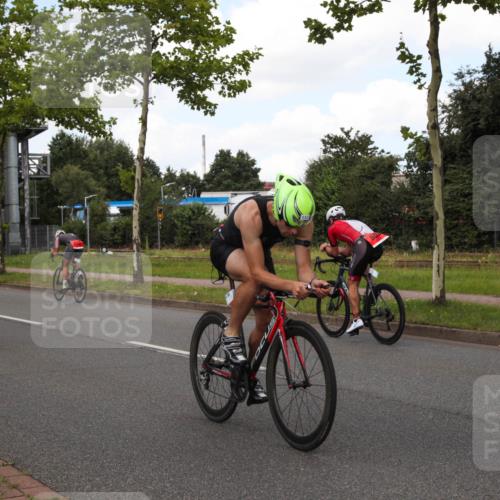 10.08.2025 - GEWOBA Citytriathlon Bremen Yannick Fuchs http://msf.ph/oto/8572592 10.08.2025 12:50:36 Radfahren 553, 584, 626, 735, 770, 824, 836, 859, 867, 914, 1016 meine-sportfotos.de