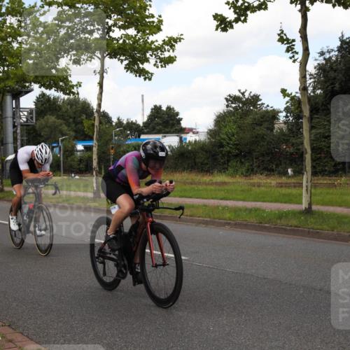 10.08.2025 - GEWOBA Citytriathlon Bremen Yannick Fuchs http://msf.ph/oto/8572594 10.08.2025 12:50:38 Radfahren 553, 584, 626, 735, 770, 824, 836, 859, 867, 914, 1016 meine-sportfotos.de