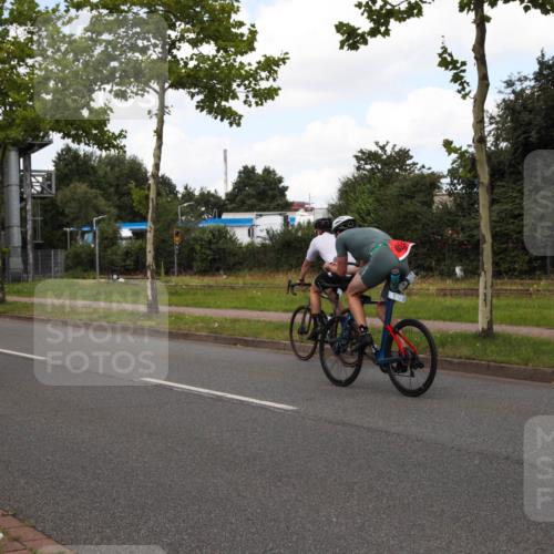 10.08.2025 - GEWOBA Citytriathlon Bremen Yannick Fuchs http://msf.ph/oto/8572598 10.08.2025 12:50:40 Radfahren 553, 584, 626, 735, 770, 824, 836, 859, 867, 914, 937, 1016 meine-sportfotos.de