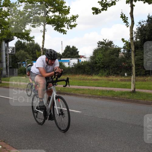 10.08.2025 - GEWOBA Citytriathlon Bremen Yannick Fuchs http://msf.ph/oto/8572599 10.08.2025 12:50:41 Radfahren 553, 584, 626, 735, 770, 824, 836, 859, 914, 937, 1016 meine-sportfotos.de
