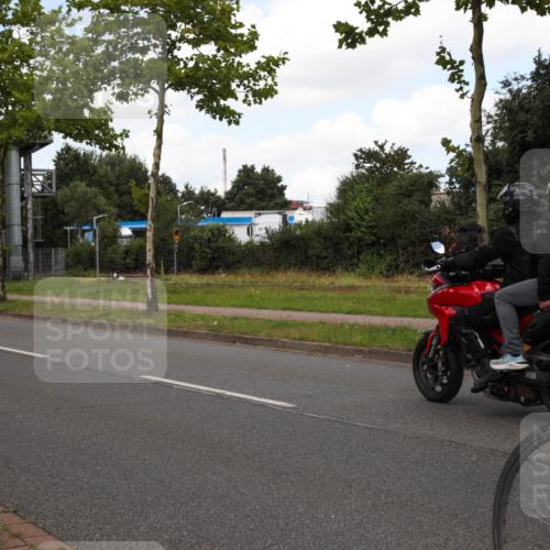 10.08.2025 - GEWOBA Citytriathlon Bremen Yannick Fuchs http://msf.ph/oto/8572604 10.08.2025 12:50:55 Radfahren 681, 776, 894, 937, 1016 meine-sportfotos.de